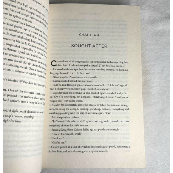 Nophek Gloss by Essa Hansen (2020) First Edition Trade Paperback Sci-Fi Novel - Picture 8 of 10